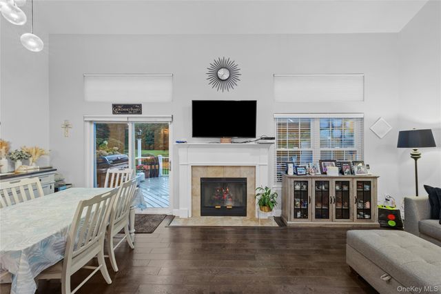 1 Pidgeon Court, Manorville, NY 11949