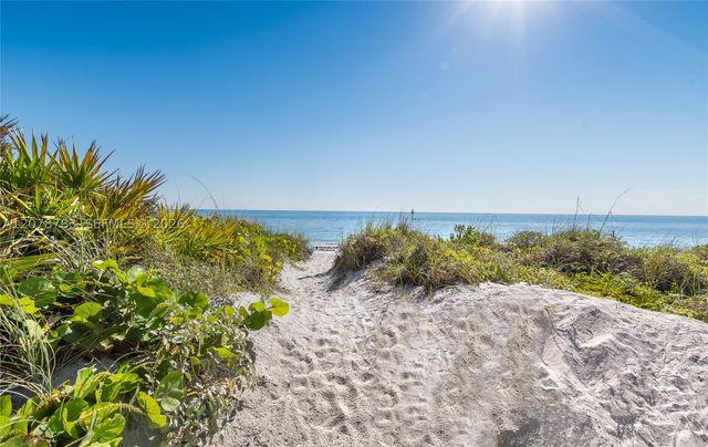613 Ocean Dr 7C, Key Biscayne, FL 33149