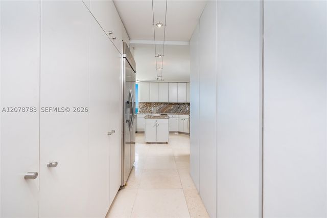 613 Ocean Dr 7C, Key Biscayne, FL 33149