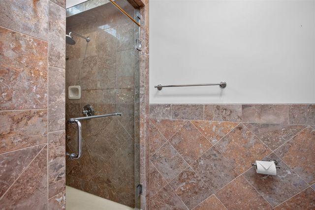 3841 Guest, Jackson, MI 49203
