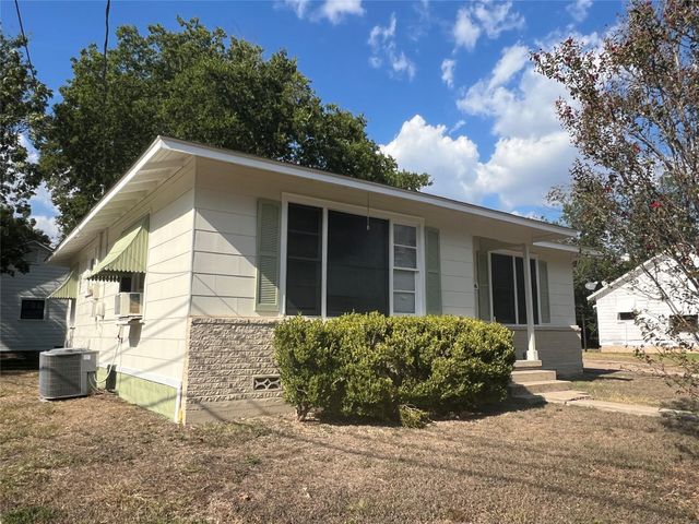 606 W 11th ST, Taylor, TX 76574