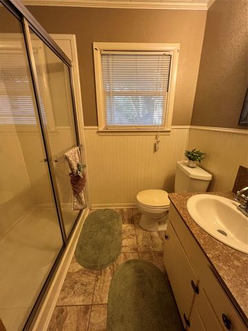 606 W 11th ST, Taylor, TX 76574