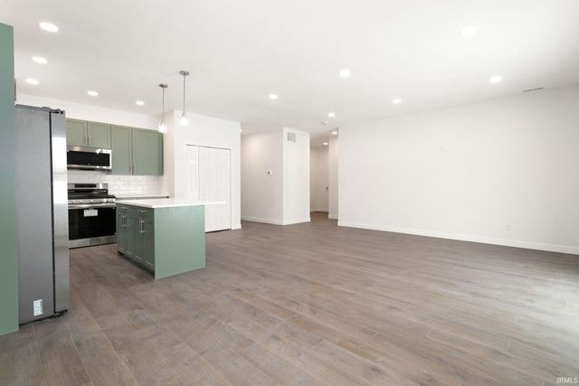 1707 Thornhill Drive, South Bend, IN 46614