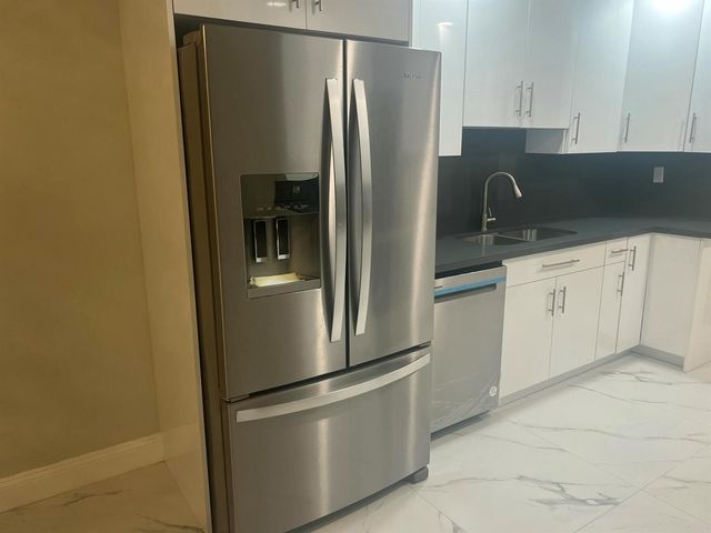 4680 NW 39th Street, Lauderdale Lakes, FL 33319