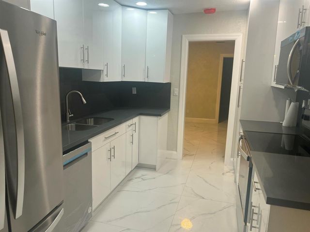 4680 NW 39th Street, Lauderdale Lakes, FL 33319