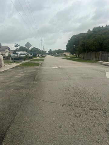 4680 NW 39th Street, Lauderdale Lakes, FL 33319