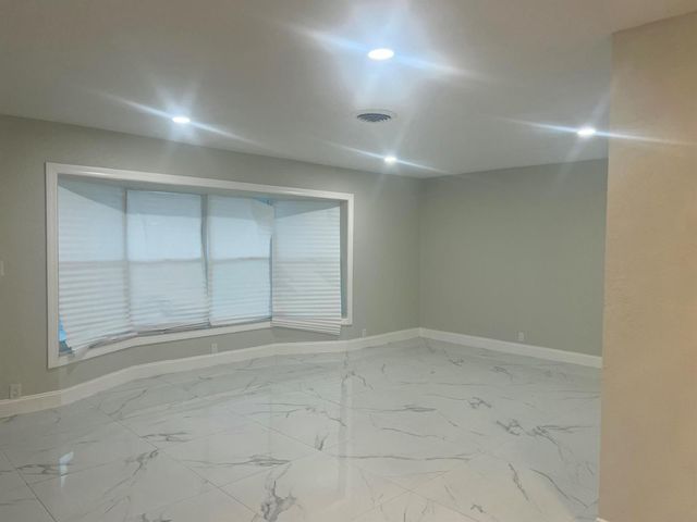4680 NW 39th Street, Lauderdale Lakes, FL 33319