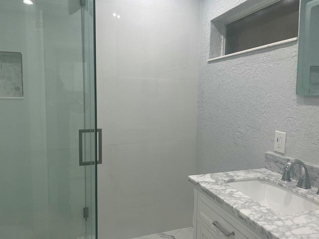 4680 NW 39th Street, Lauderdale Lakes, FL 33319