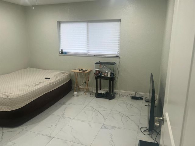 4680 NW 39th Street, Lauderdale Lakes, FL 33319
