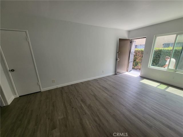 6821 11th Ave., Los Angeles, CA 90043