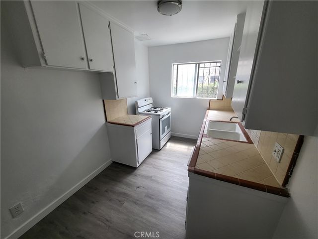 6821 11th Ave., Los Angeles, CA 90043