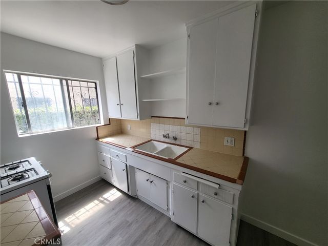 6821 11th Ave., Los Angeles, CA 90043