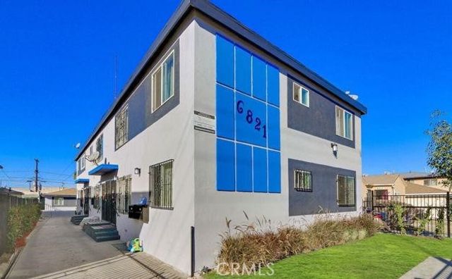 6821 11th Ave., Los Angeles, CA 90043