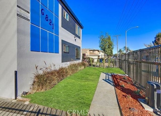 6821 11th Ave., Los Angeles, CA 90043