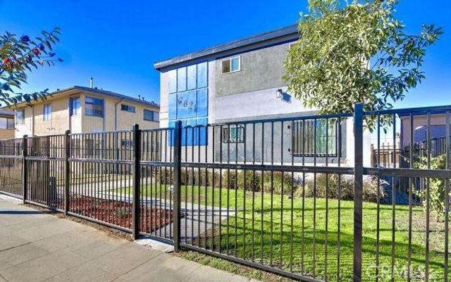 6821 11th Ave., Los Angeles, CA 90043