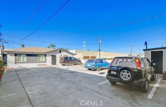 6821 11th Ave., Los Angeles, CA 90043