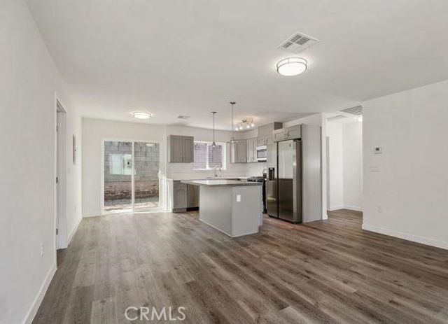 6821 11th Ave., Los Angeles, CA 90043