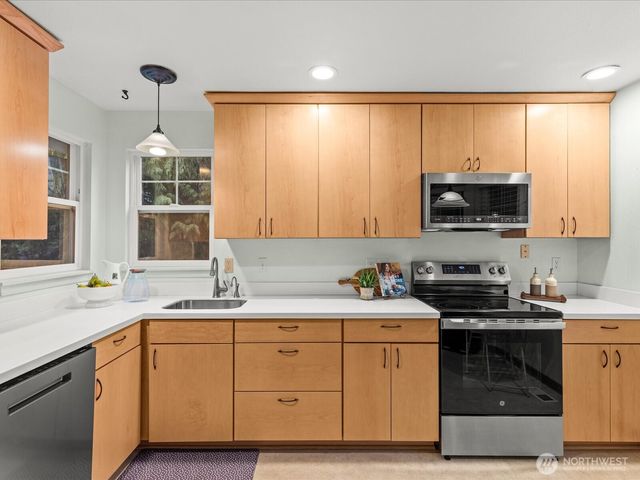 4227 Stonebridge Way, Lynnwood, WA 98037