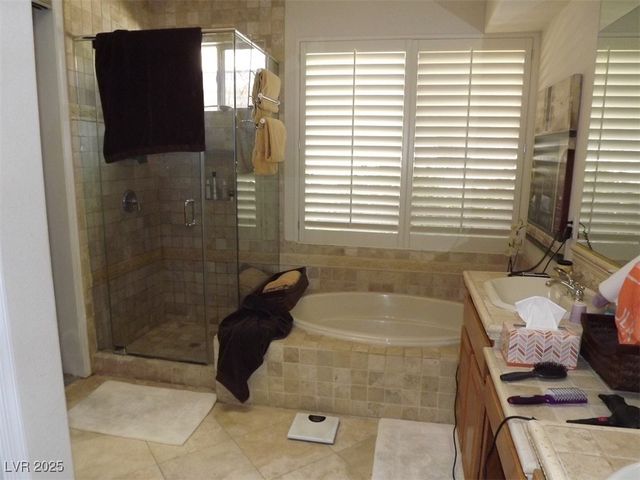 16 FEATHER SOUND Drive 0, Henderson, NV 89052