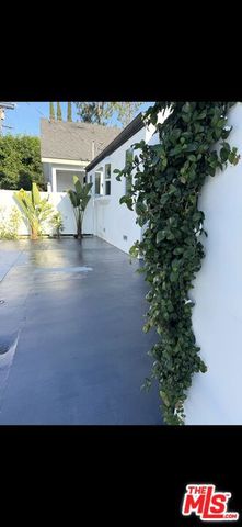 11836 Laurelwood Drive, Studio City (los Angeles), CA 91604