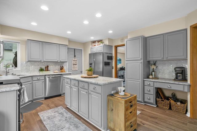 8610 221st AVENUE, Salem, WI 53168