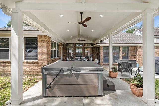 15818 Sweetwater Creek Drive, Houston, TX 77095