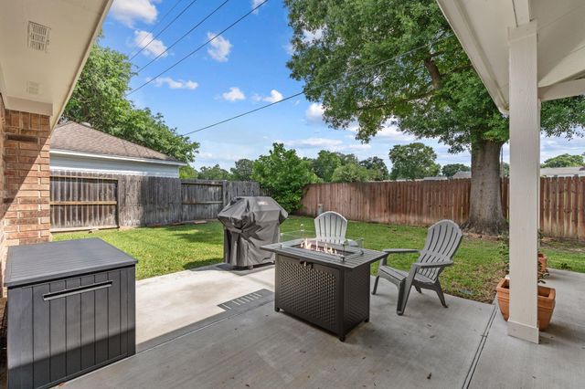 15818 Sweetwater Creek Drive, Houston, TX 77095