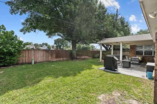 15818 Sweetwater Creek Drive, Houston, TX 77095