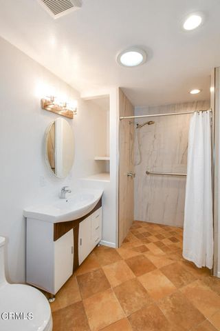 630 N Niagara Street, Burbank, CA 91505