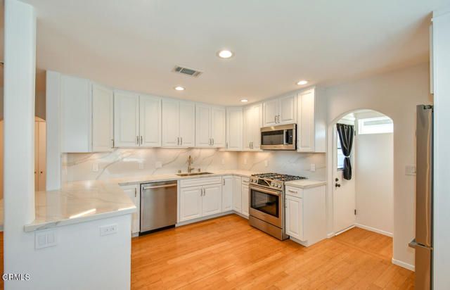 630 N Niagara Street, Burbank, CA 91505