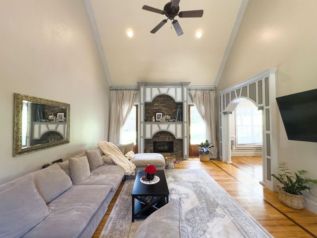 102 Point Bluff Court, Inman, SC 29349