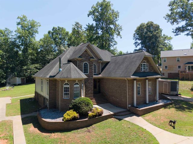 102 Point Bluff Court, Inman, SC 29349