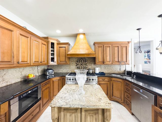 102 Point Bluff Court, Inman, SC 29349