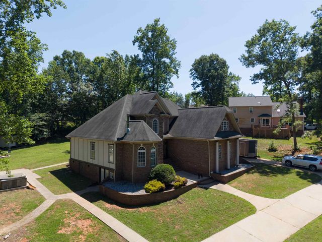 102 Point Bluff Court, Inman, SC 29349