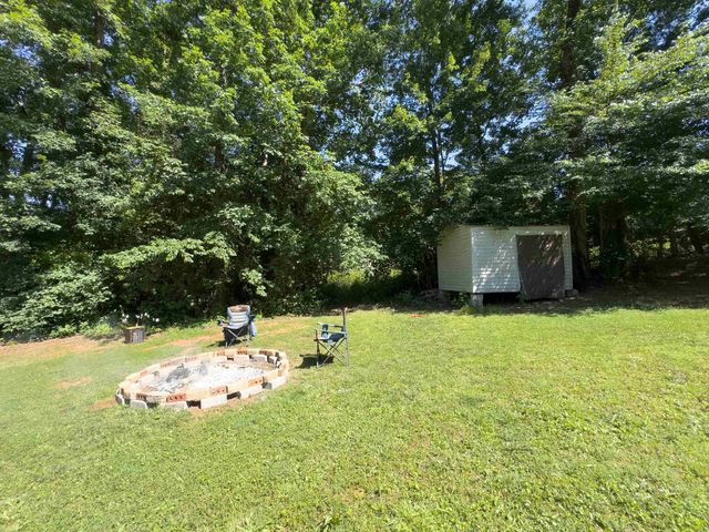 102 Point Bluff Court, Inman, SC 29349