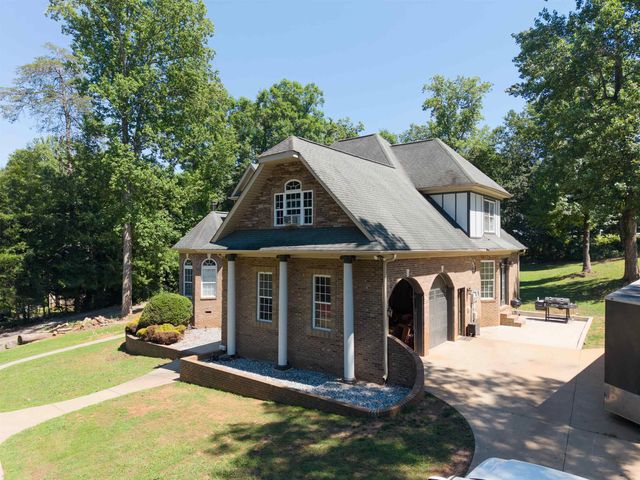 102 Point Bluff Court, Inman, SC 29349