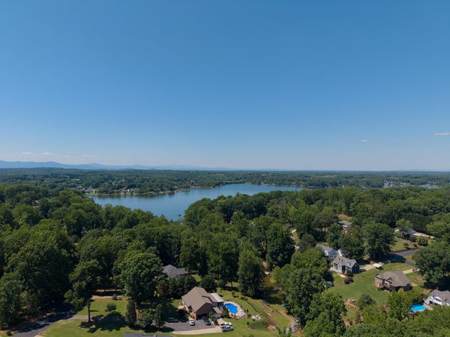 102 Point Bluff Court, Inman, SC 29349