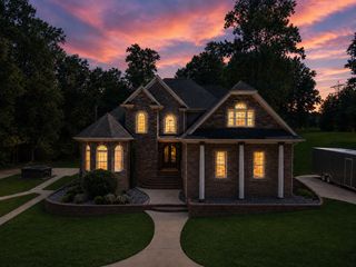 102 Point Bluff Court, Inman, SC 29349
