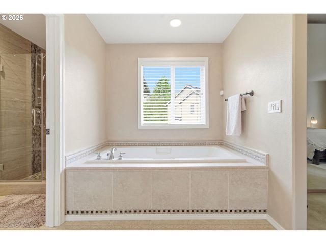 1168 Nw VINCA Ln, Camas, WA 98607
