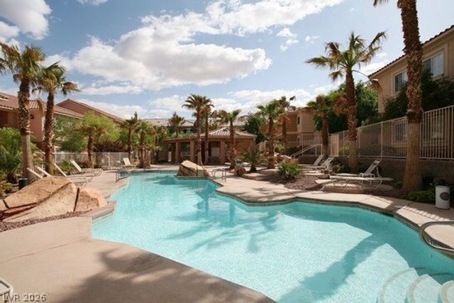 325 Amber Pine Street 202, Las Vegas, NV 89144