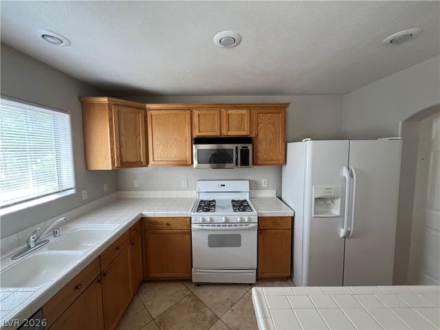 325 Amber Pine Street 202, Las Vegas, NV 89144