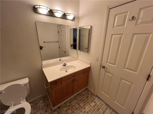 325 Amber Pine Street 202, Las Vegas, NV 89144