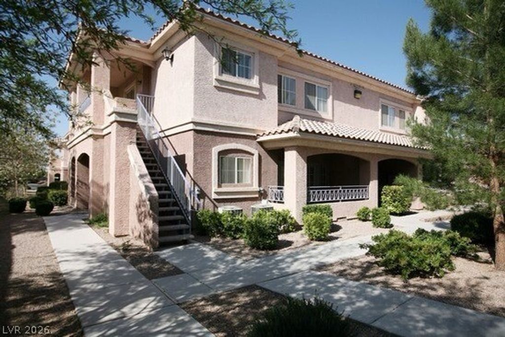 325 Amber Pine Street 202, Las Vegas, NV 89144
