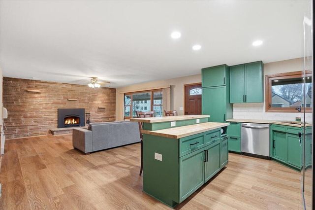 2177 S 80th STREET, West Allis, WI 53219