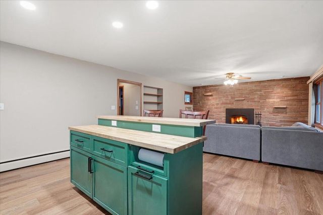 2177 S 80th STREET, West Allis, WI 53219