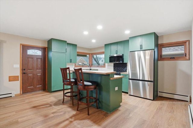 2177 S 80th STREET, West Allis, WI 53219