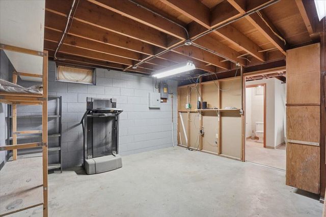 2177 S 80th STREET, West Allis, WI 53219