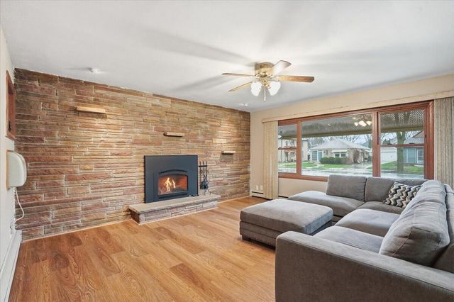 2177 S 80th STREET, West Allis, WI 53219