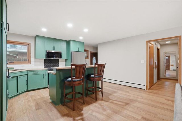 2177 S 80th STREET, West Allis, WI 53219