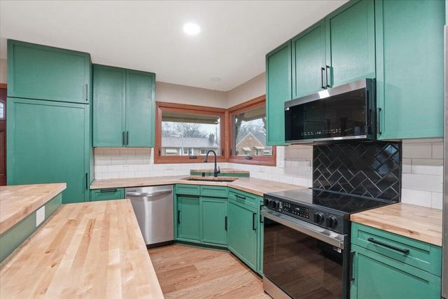 2177 S 80th STREET, West Allis, WI 53219